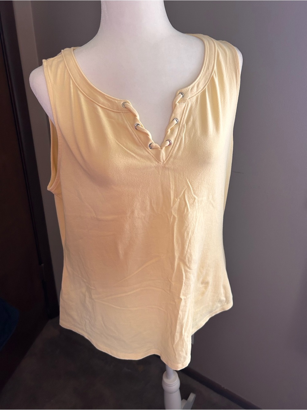 White House Black Market Pale Yellow Lace-Up Sleeveless Tank